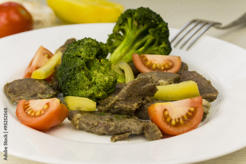 salad of braised beef with broccoli