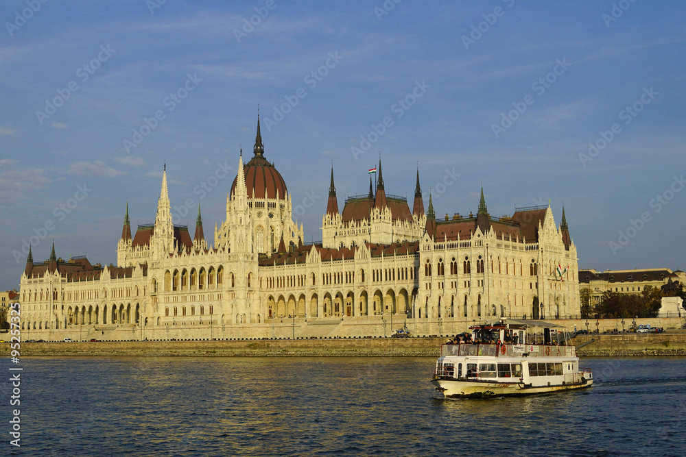 Fototapeta premium Parlamentsgebäude in Budapest