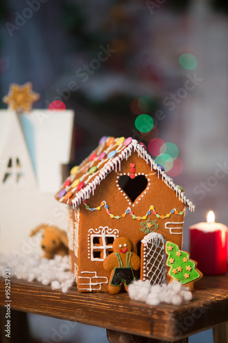 новогодний пряничный домик