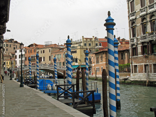 Venise, petit canal de charme dans le quartier de Cannaregio