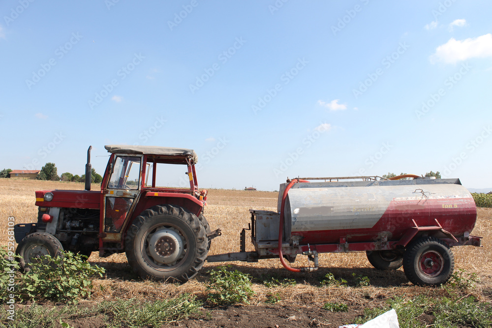 Obraz premium irrigation tractor