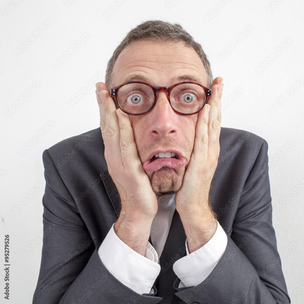 Ταπετσαρία appalled manager terrified by corporate announcement expressed with humor