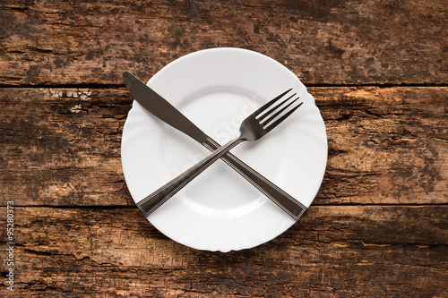 plate with lying crosswise knife and fork