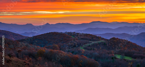Bild auf Leinwand The surreal feel of an Appalachian Mountain sunrise on a cool autumn colorful scene along the Appalachian trail in North Carolina at Max Patch