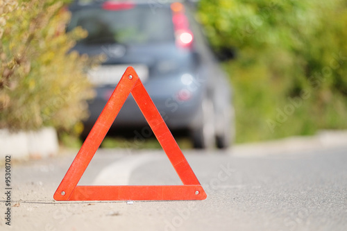 Sign "emergency stop" on a carriageway