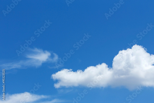 Fototapeta Naklejka Na Ścianę i Meble -  single cloud on clear blue sky background