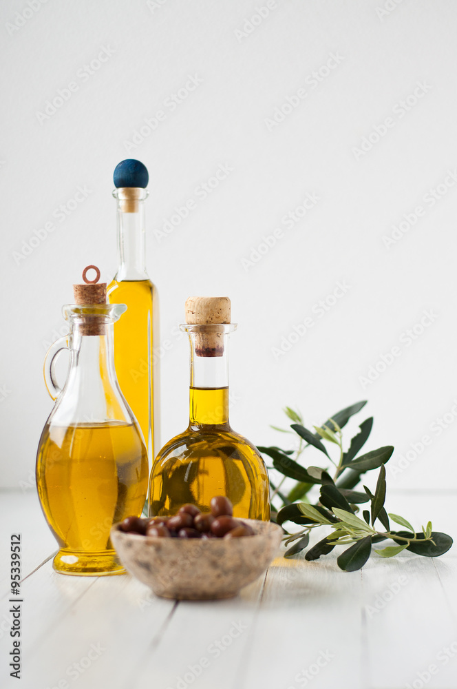 olio extravergine d'oliva e olive