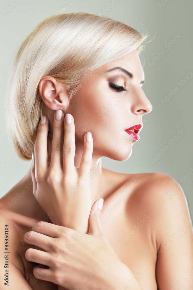 Fototapeta premium piękna blond kobieta
