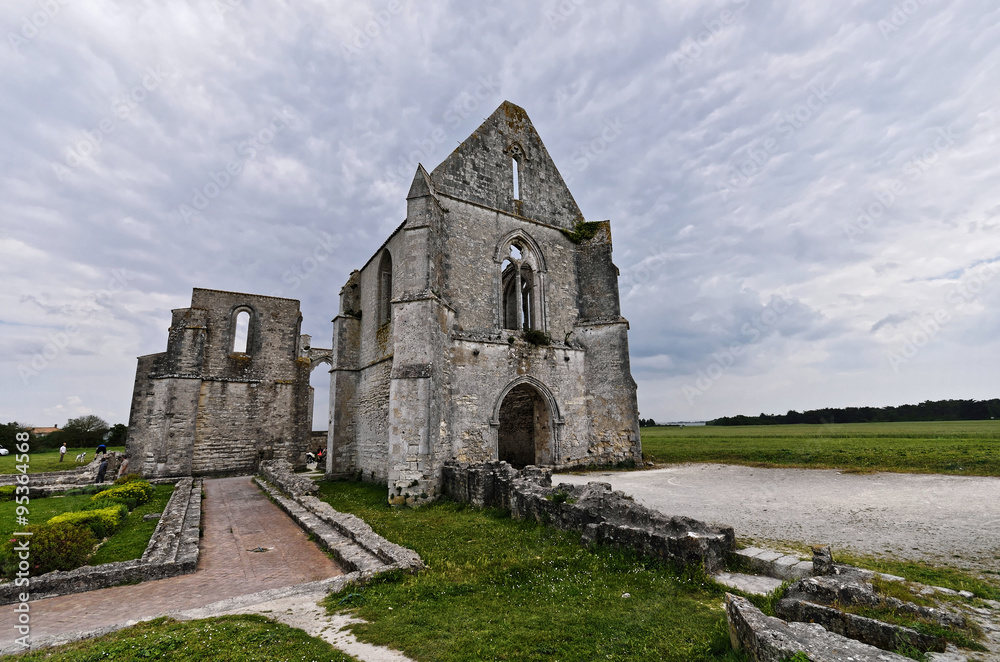 monastère en ruine