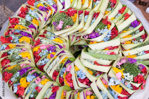 Canang Sari in Bali / Canang (Canang sari) is one of the daily offerings made by Balinese Hindus to thank the Sang Hyang Widhi Wasa in praise and prayer. 