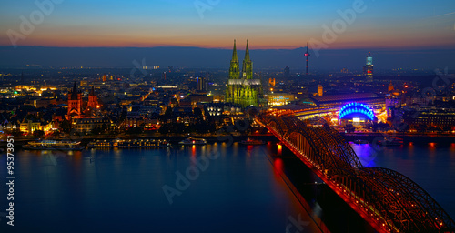 Köln zur blauen Stunde