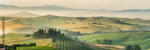 Panel kuchenny z motywem summer landscape of Tuscany, Italy.