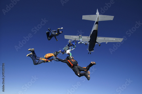 Skydiving group formation from the plane