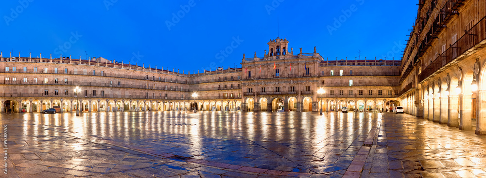 Plaza Mayor at night, Salamanca, Spain - obrazy, fototapety, plakaty 