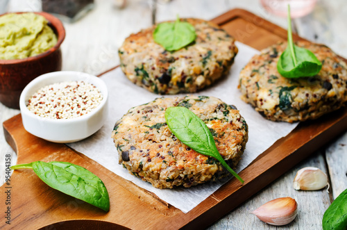 Obraz na płótnie vegan quinoa eggplant spinach chickpeas Burger