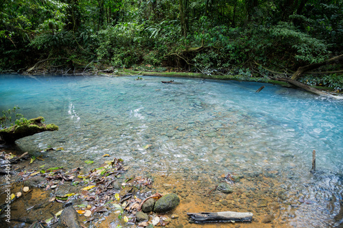 der türkise Fluss Rio Celeste in Costa Rica im Dschungel photo