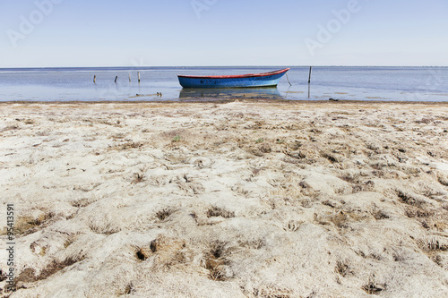 barca nella natura della camargue