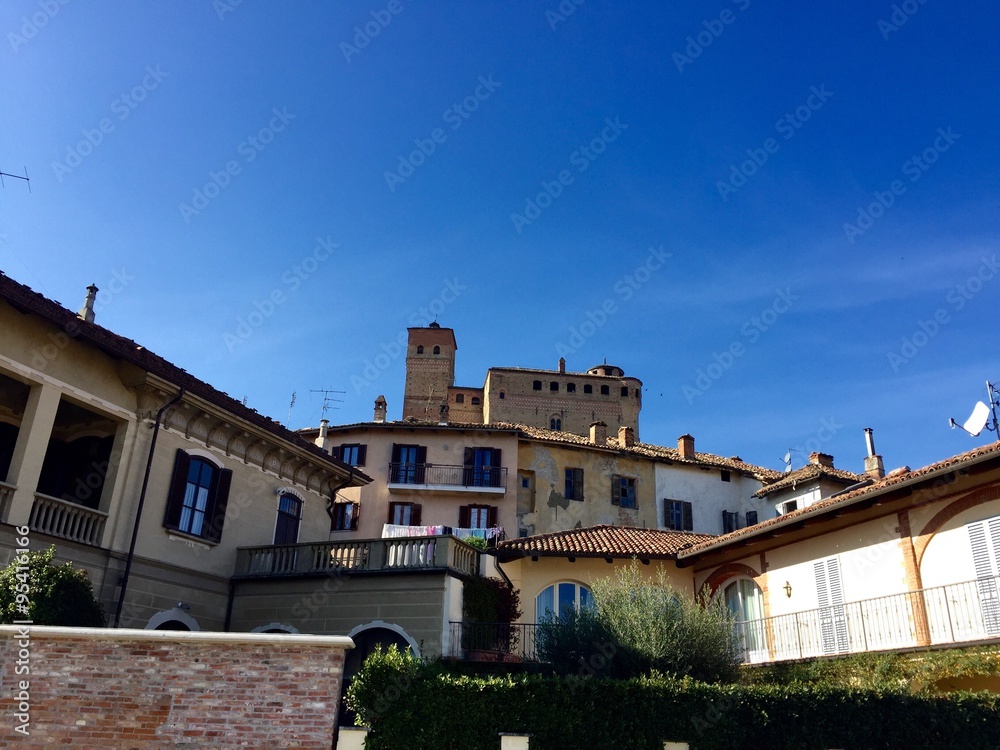 Il castello di Serralunga d'Alba, Langhe - Piemonte