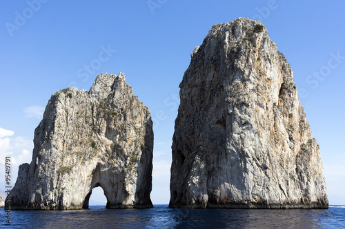 Capris Wahrzeichen 'I Faraglioni' photo