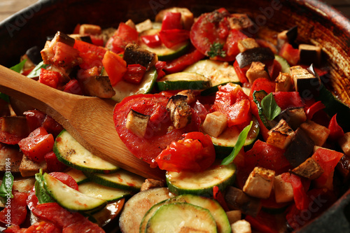 Bild auf Leinwand Tasty vegetarian ratatouille on pan, close-up