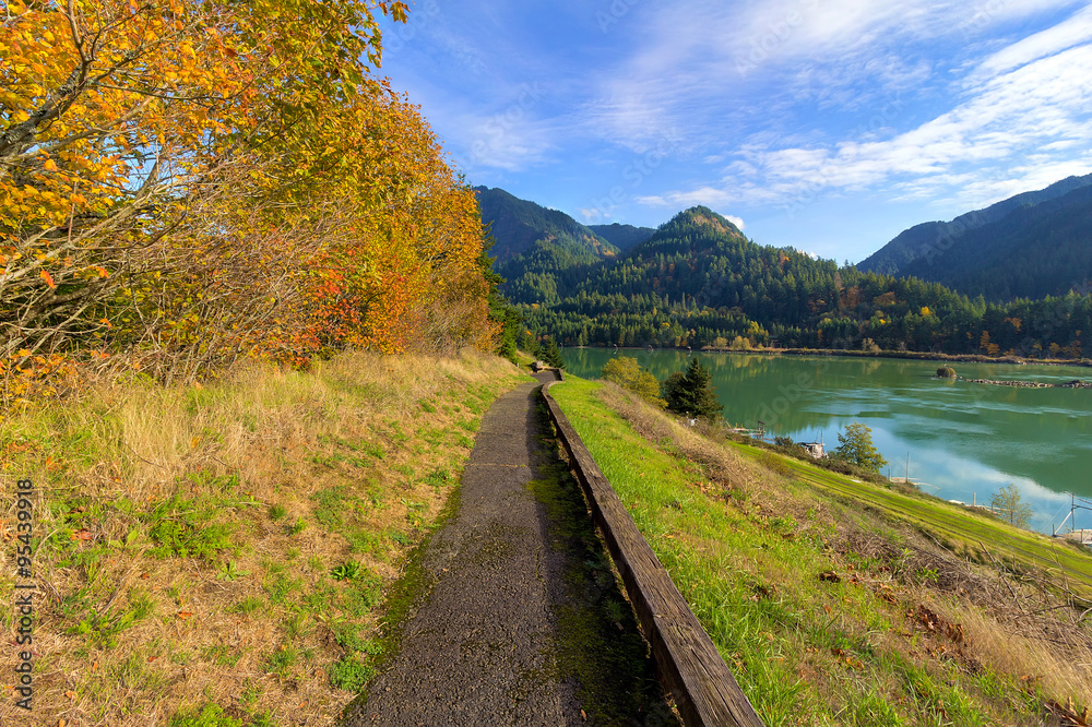 Hiking Trail along Columbia River Hiking Trail along Columbia River