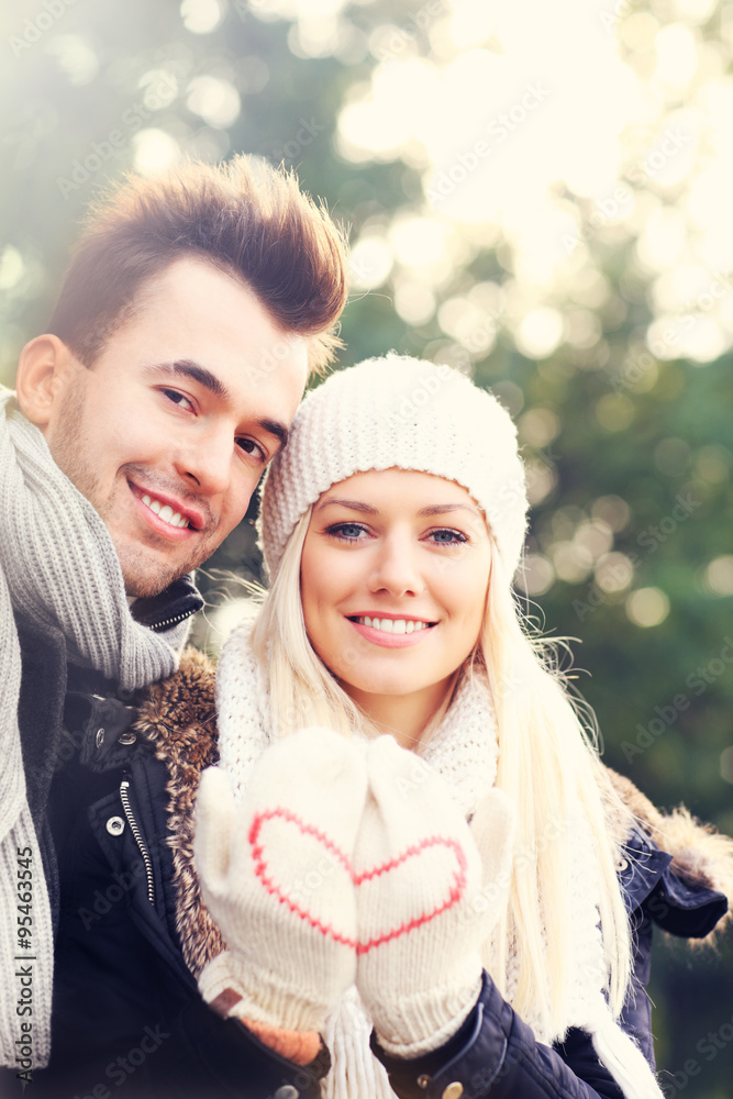 Fototapeta premium Happy couple on a date in the park