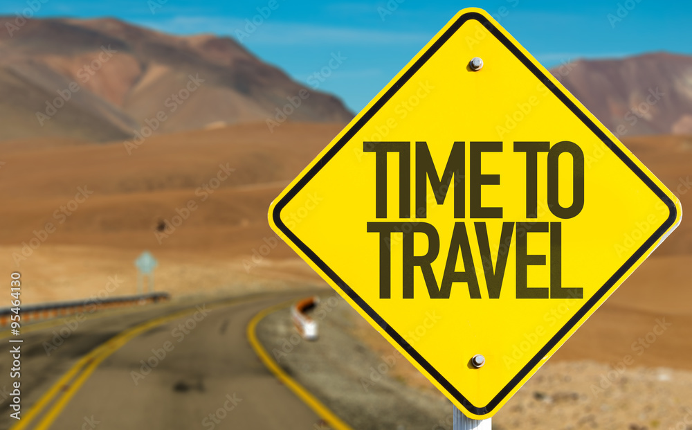 Naklejka premium Time To Travel sign on desert road