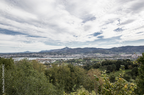 Vistas a Hondarribia y Francia desde el monasterio de Guadalupe