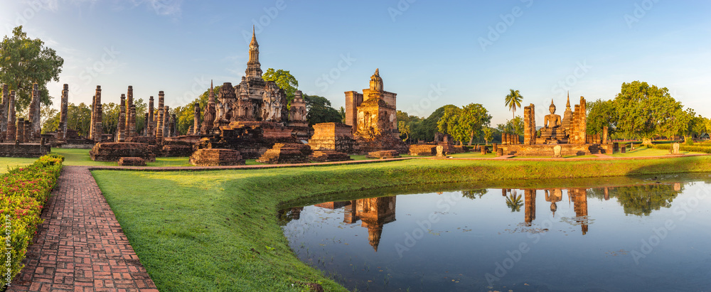 panorama of Sukothai Historical Park - Thailand - obrazy, fototapety, plakaty 
