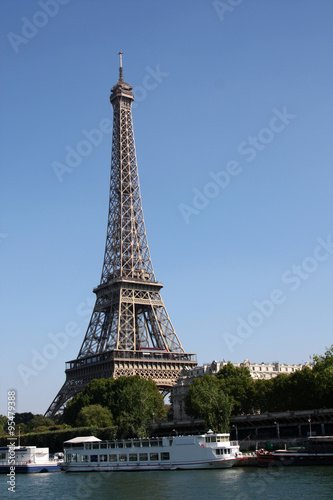 Paris: day view of eiffel tower with copy space   © Olga Lietunova