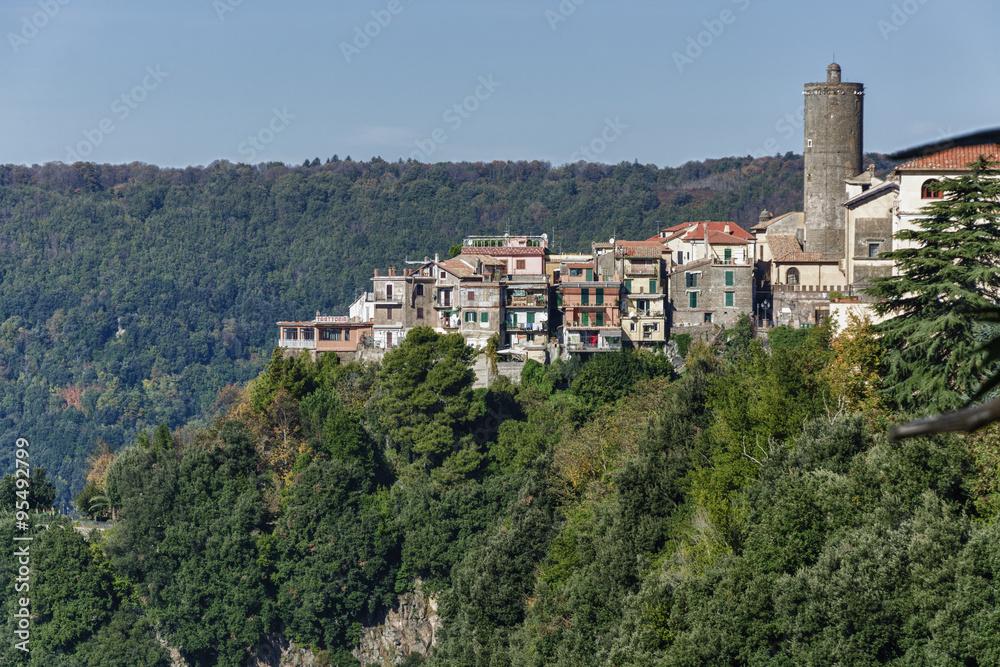 La città di Nemi ed il suo lago La città di Nemi ed il suo lago