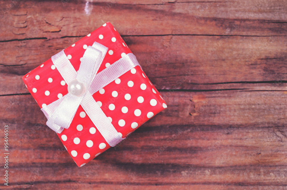 Obraz premium Christmas gift box on wooden background