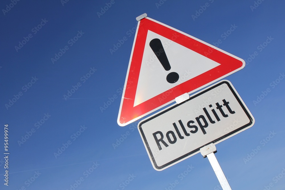 Deutsches Verkehrszeichen: Gefahrstelle, Rollsplitt Deutsches Verkehrszeichen: Gefahrstelle, Rollsplitt
