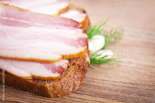 Sandwich with raw bacon