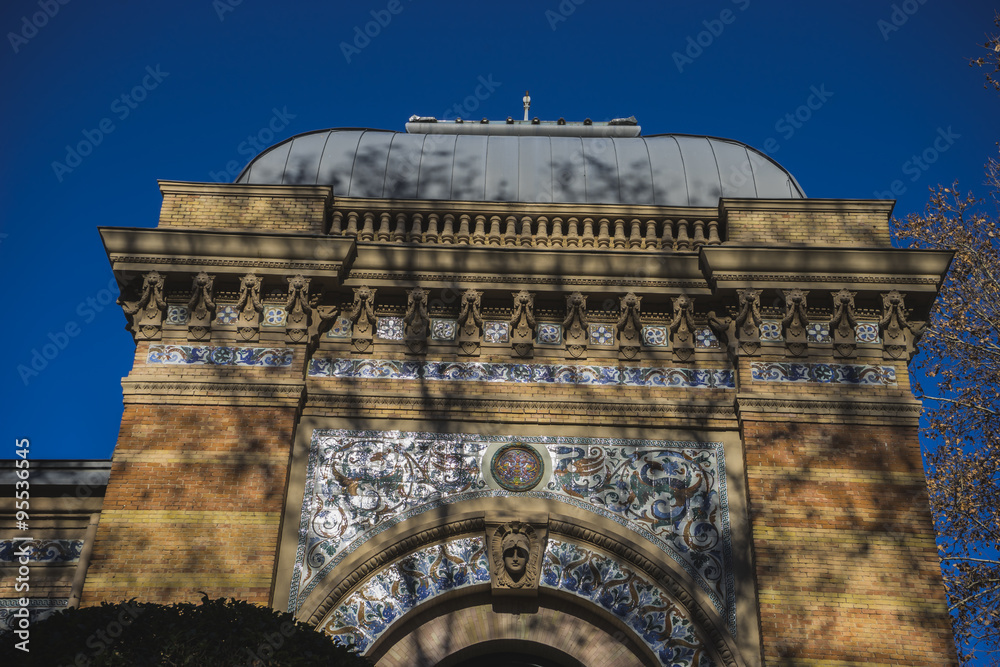 Obraz premium velazquez palace in the Retiro park, Madrid Spain