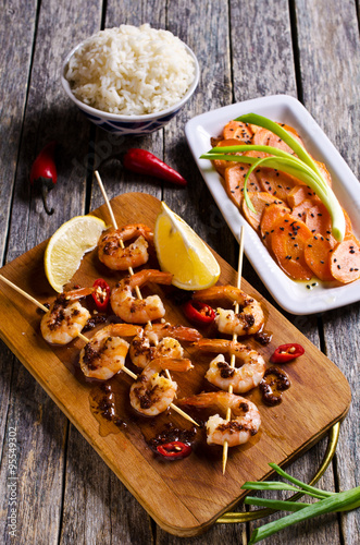 Cooked shrimp on skewers