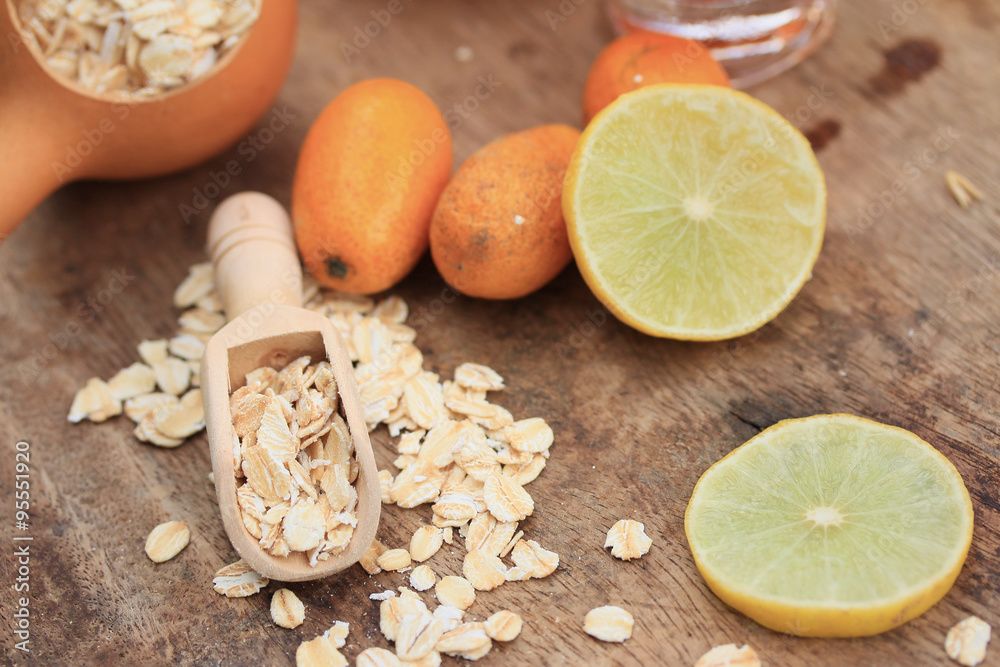 Fototapeta premium oat flakes with carrot juices