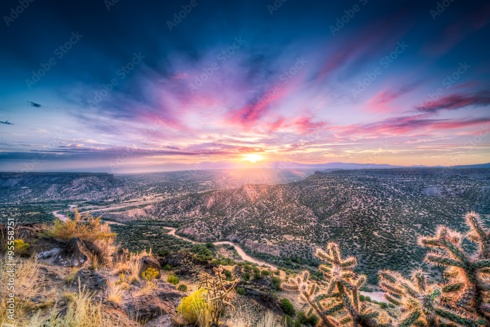 Obraz premium Nowy Meksyk Wschód słońca nad rzeką Rio Grande