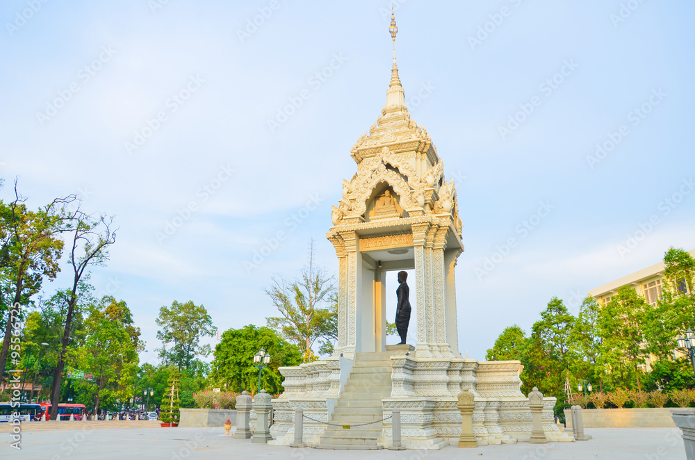 Yeay Penh Statue