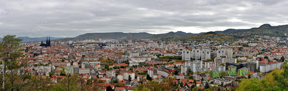 Panorama de Clermont-Ferrand en automne