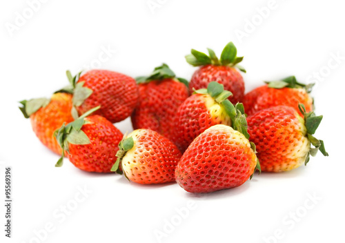 Fototapeta Naklejka Na Ścianę i Meble -  strawberry isolated on white background