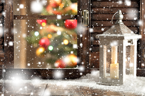 window and xmas time 