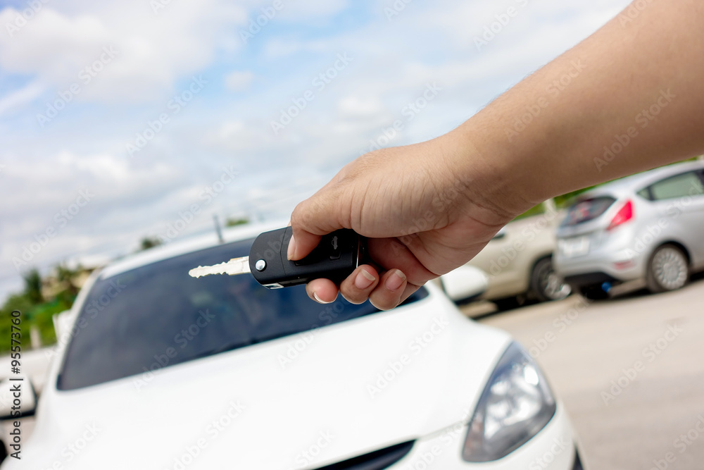 Human hand use key to lock or unlock car