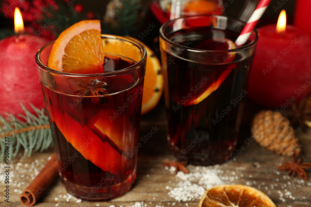 Fototapeta premium Decorated composition of mulled wine in glasses on wooden table, close up