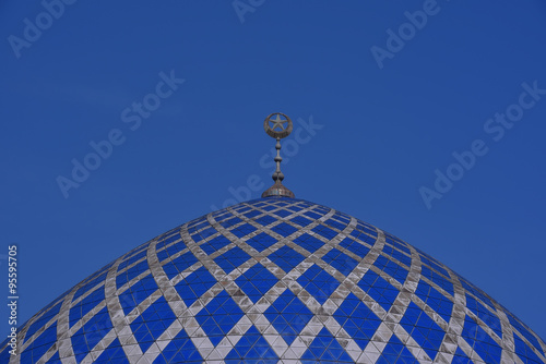 Wallpaper Mural Minaret of the Sultan Salahuddin Abdul Aziz Shah Mosque is the state mosque of Selangor, Malaysia. It is known as Blue Mosque. Its construction finished in 1988. The Minaret height is 142.3m Torontodigital.ca