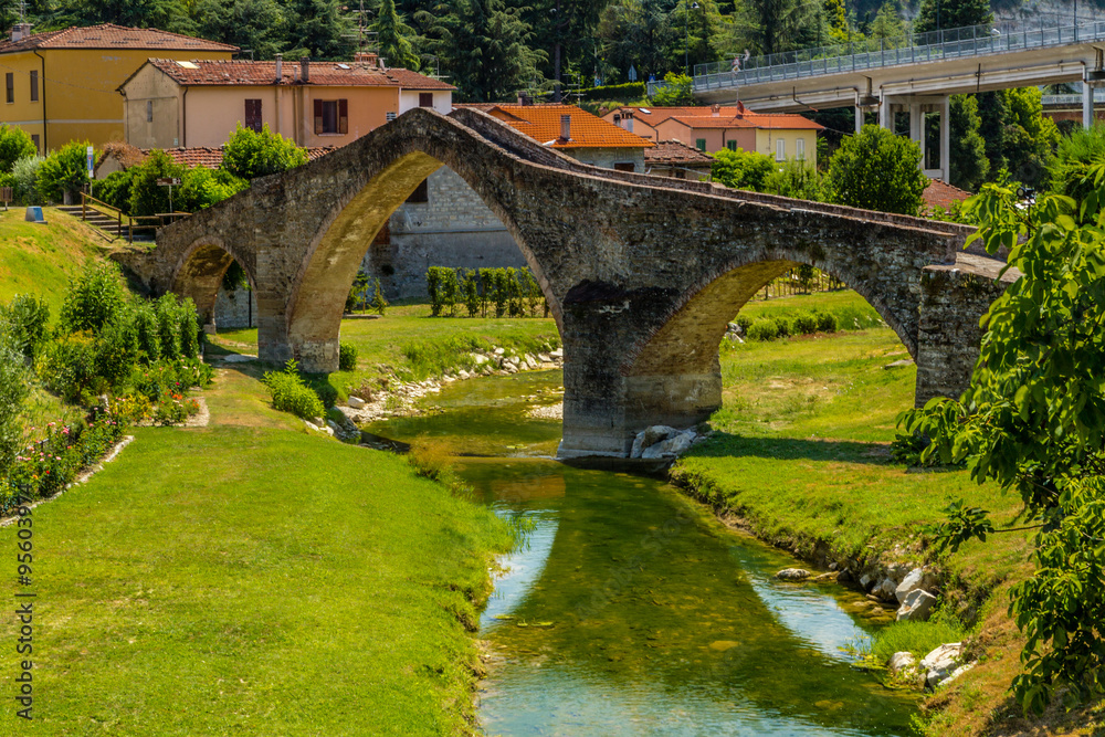 Fototapeta premium three archs medieval bridge in Italy