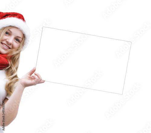 Mädchen mit Weihnachtsmütze und Grußkarte