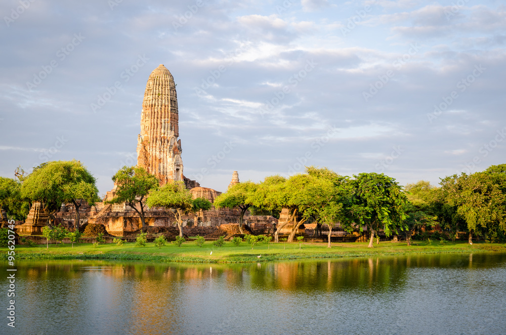Naklejka premium Ayutthaya (Thailand), old temple ruins