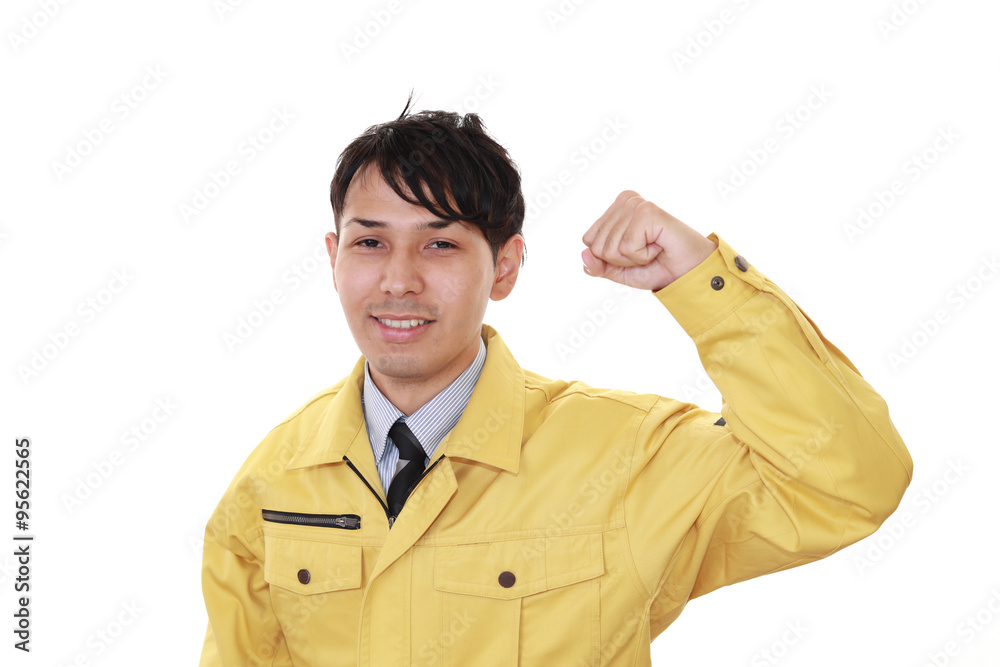 ガッツポーズの作業員