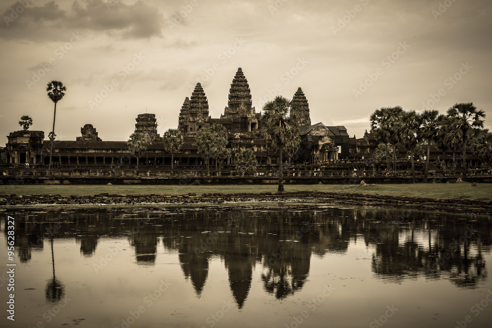 Fototapeta premium Inside Angkor Wat
